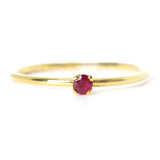 Anillo Oro Amarillo con Rubí .05 ct