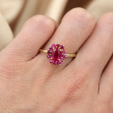 Anillo Oro Amarillo Rubí 1.15 ct y Rubíes Halo .48 ctw