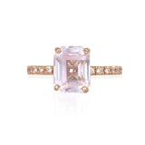 Anillo Oro Rosa Morganita 3.00 ct y Diamante Lateral .12 ctw