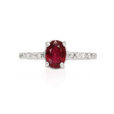 Anillo Oro Blanco Rubí 1.00 ct y Diamante Lateral .12 ctw