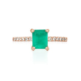 Anillo Oro Rosa Esmeralda 1.10 ct y Diamante Lateral .12 ctw