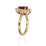Anillo Oro Amarillo Rubí Pera 1.30 ct y Diamantes .40 ctw
