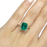Anillo Oro Amarillo Esmeralda 3.00 ct y Diamantes .24 ctw