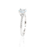 Anillo Oro Blanco Aguamarina 1.00 ct y Diamante Lateral .12 ctw