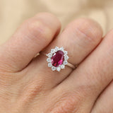Anillo Oro Blanco Rubí 1.00 ct y Diamantes Halo .36 ctw