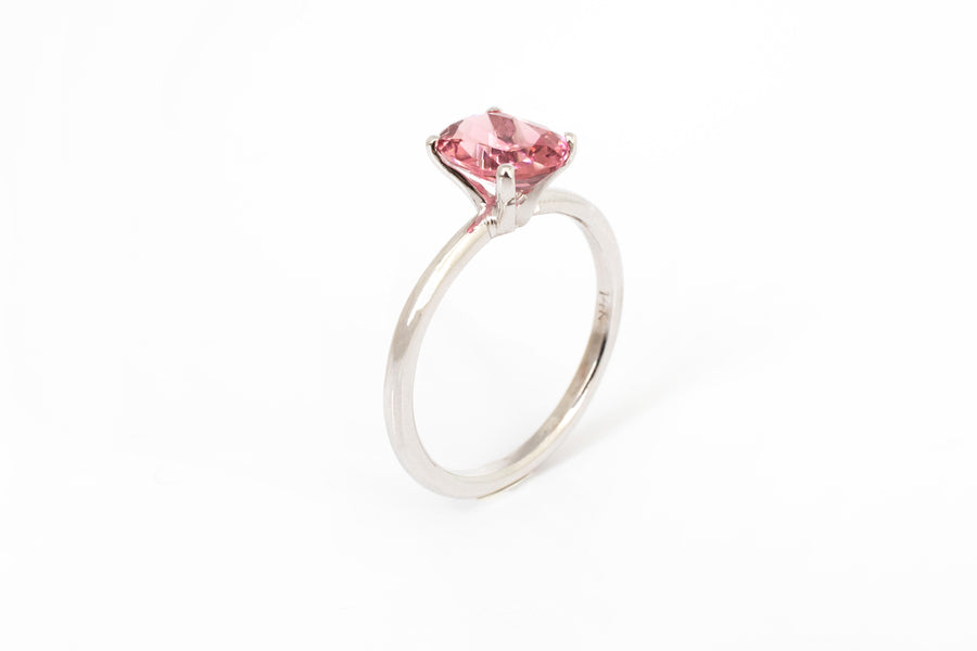 Solitario Oro Blanco con Turmalina Rosa 1.70 ct