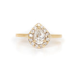 Anillo de Compromiso Diamante Pera .57 ct y Diamantes Halo .13 ctw