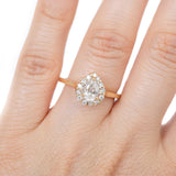 Anillo de Compromiso Diamante Pera .57 ct y Diamantes Halo .13 ctw