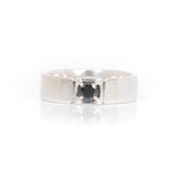 Argolla Caballero Oro Blanco 5mm con Diamante Negro