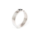 Argolla Caballero Oro Blanco 5mm con Diamante Negro