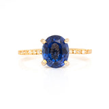 Anillo Oro Amarillo Zafiro 2.50 ct y Diamante Lateral .12 ctw
