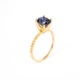 Anillo Oro Amarillo Zafiro 2.50 ct y Diamante Lateral .12 ctw