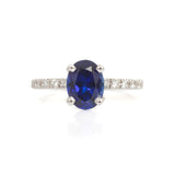 Anillo Oro Blanco Zafiro 1.60 ct y Diamante Lateral .12 ctw