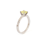 Anillo de Compromiso Diamante Canario .68 ct, Diamantes Laterales .12 ctw