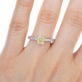 Anillo de Compromiso Diamante Canario .68 ct, Diamantes Laterales .12 ctw