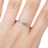 Anillo Oro Blanco con Esmeralda .05 ct