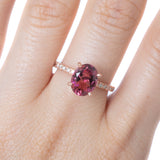 Anillo Oro Rosa Turmalina Rosa 1.70 ct y Diamante Lateral .12 ctw