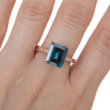 Anillo Oro Rosa Topacio London Blue 3.70 ct y Diamantes .18 ctw