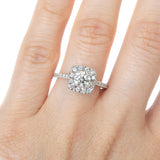 Anillo de Compromiso Halo con Diamantes Laterales .76 ctw