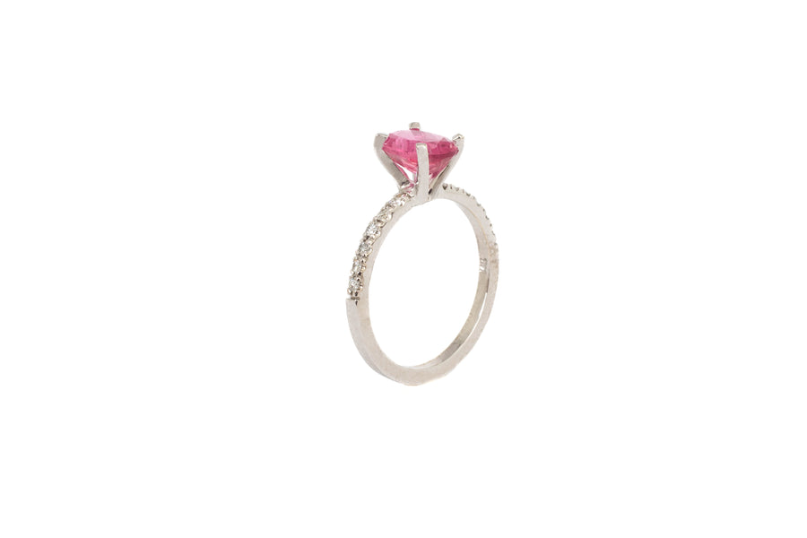 Anillo Oro Blanco Turmalina Rosa 1.15 ct y Diamante Lateral .12 ctw