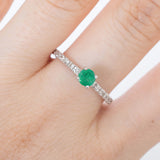 Anillo Oro Blanco con Esmeralda .40 ct y Diamantes .12 ctw