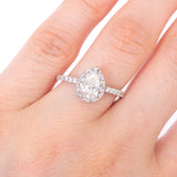 Anillo de Compromiso Diamante Pera .59 ct y Diamantes Halo-Laterales .28 ctw