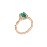 Anillo Oro Rosa Esmeralda 0.55 ct y Diamantes Halo-Pavé