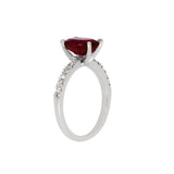 Anillo Oro Blanco Rubí 2.10 ct y Diamante Lateral .12 ctw