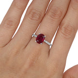 Anillo Oro Blanco Rubí 2.10 ct y Diamante Lateral .12 ctw