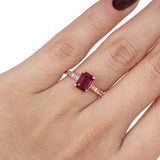 Anillo Oro Rosa Turmalina Rosa 1.40 ct y Diamante Lateral .12 ctw