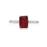 Anillo Oro Blanco Rubí 1.50 ct y Diamante Lateral .12 ctw