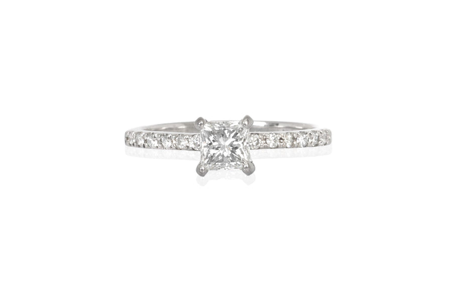 Anillo Diamante Princess .53 ct y Diamanantes Laterales .12 ctw