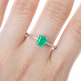Solitario Oro Blanco Esmeralda .70 ct