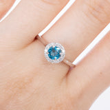 Anillo Oro Blanco Topacio London Blue .55 ct y Diamantes .13 ctw
