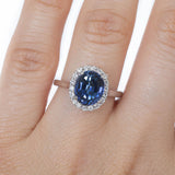 Anillo Oro Blanco Zafiro 2.20 ct con Diamantes Halo