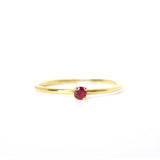 Anillo Oro Amarillo con Rubí .05 ct