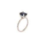 Anillo Oro Blanco Zafiro 2.80 ct y Diamante Lateral .12 ctw
